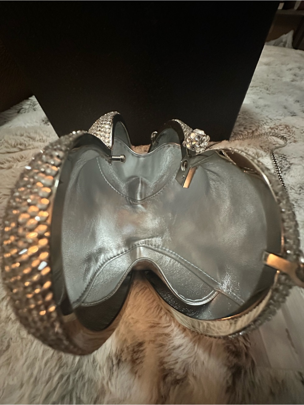 ANTHROPOLOGIE RAE OF LIGHT EMBELLISHED HEART BAG New in box - Picture 5 of 6